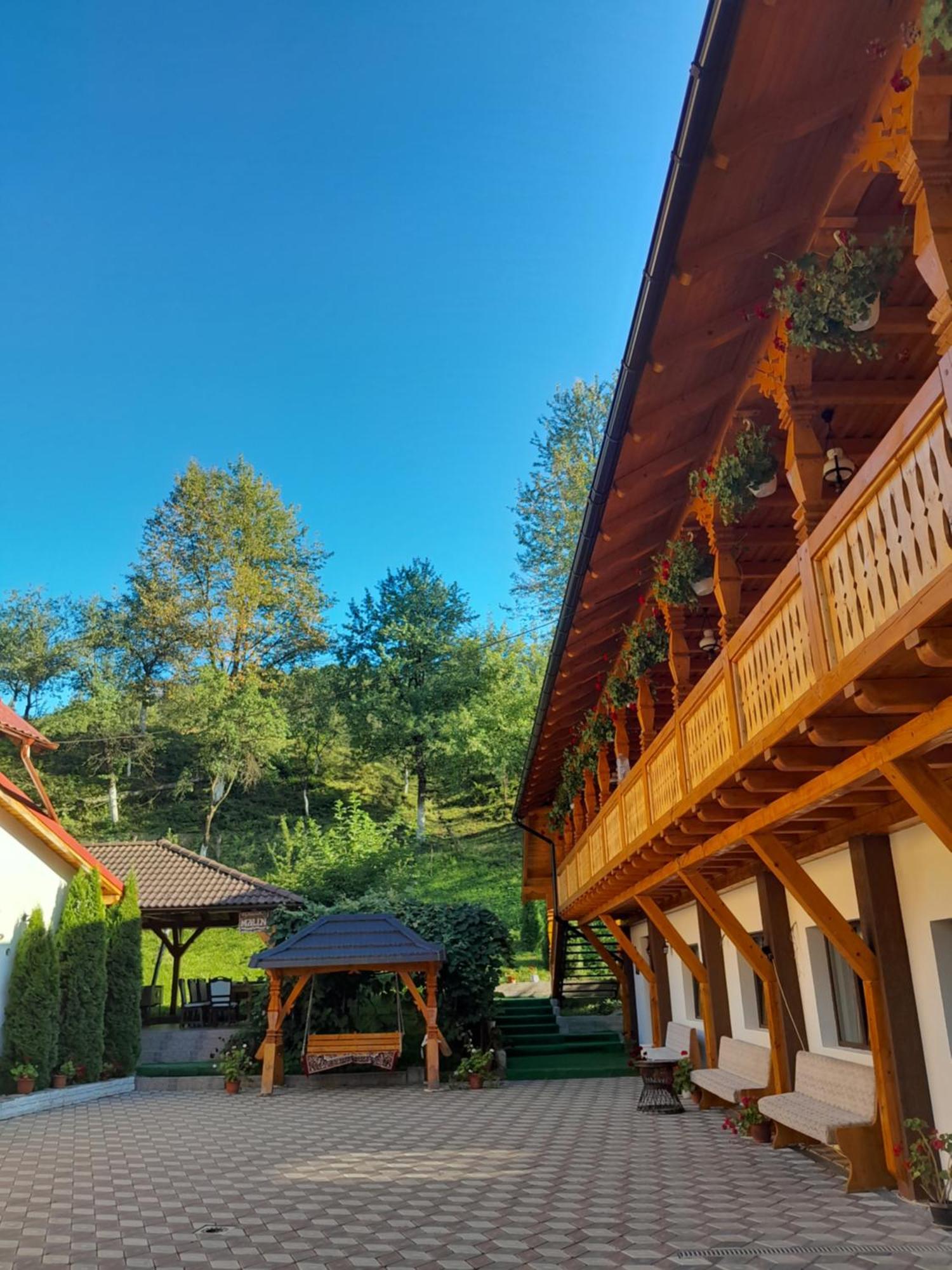 Pensiunea Malinul Bîrsana Esterno foto